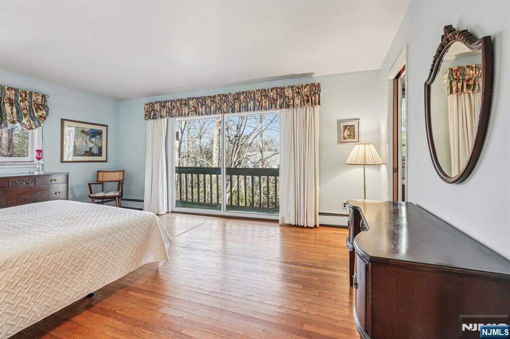 4 Bedroom Single Family Home/House's Image 17