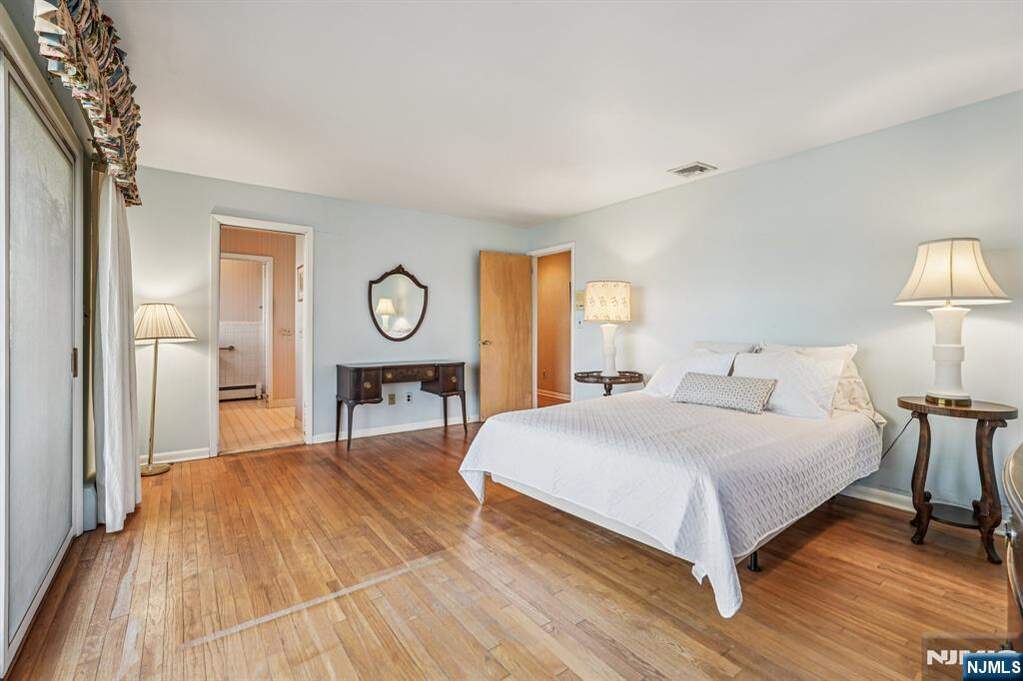 4 Bedroom Single Family Home/House's Image 20