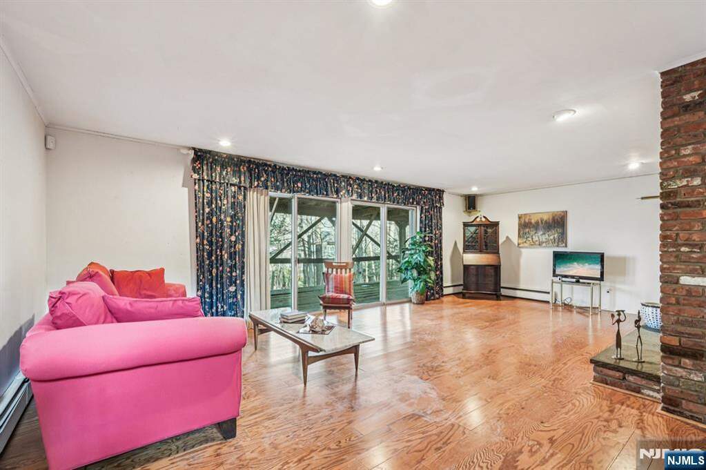 4 Bedroom Single Family Home/House's Image 28