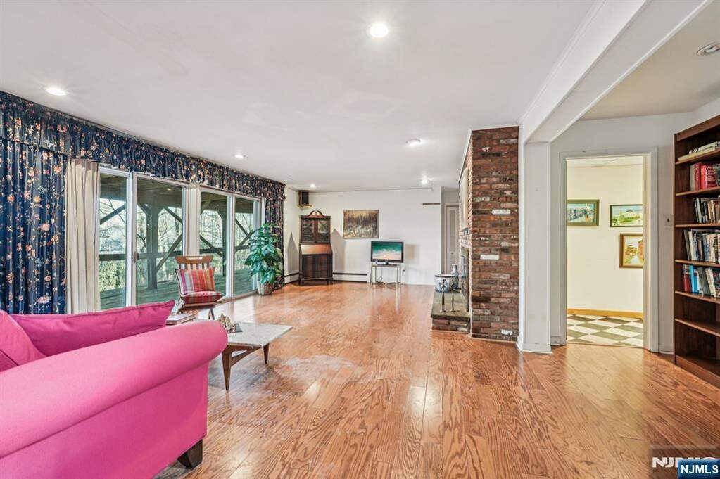 4 Bedroom Single Family Home/House's Image 29