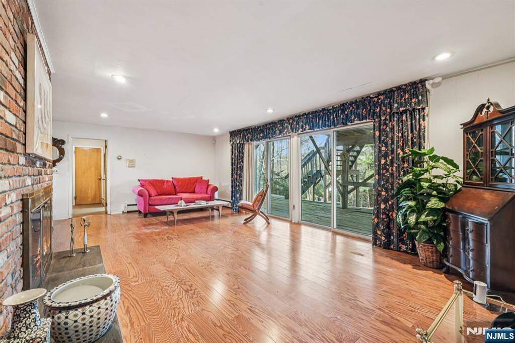 4 Bedroom Single Family Home/House's Image 31