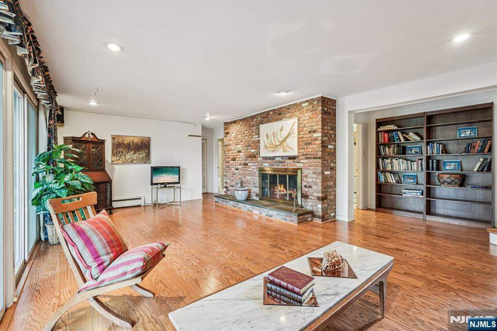 4 Bedroom Single Family Home/House's Image 36