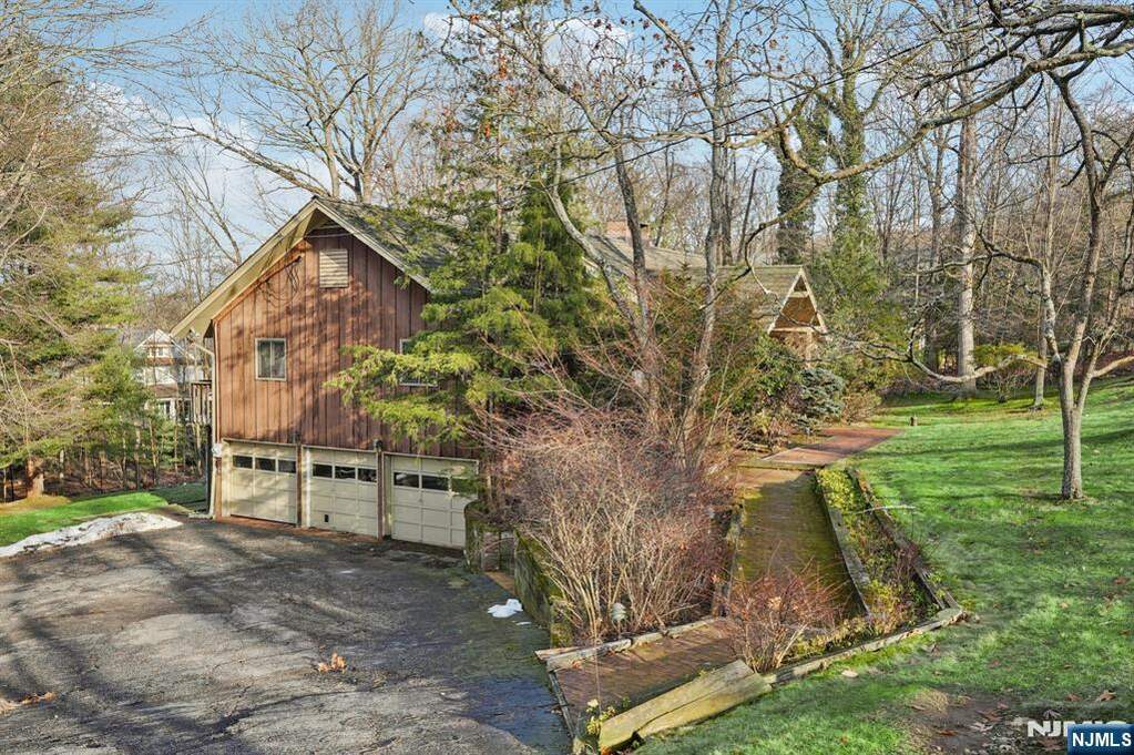 4 Bedroom Single Family Home/House's Image 38
