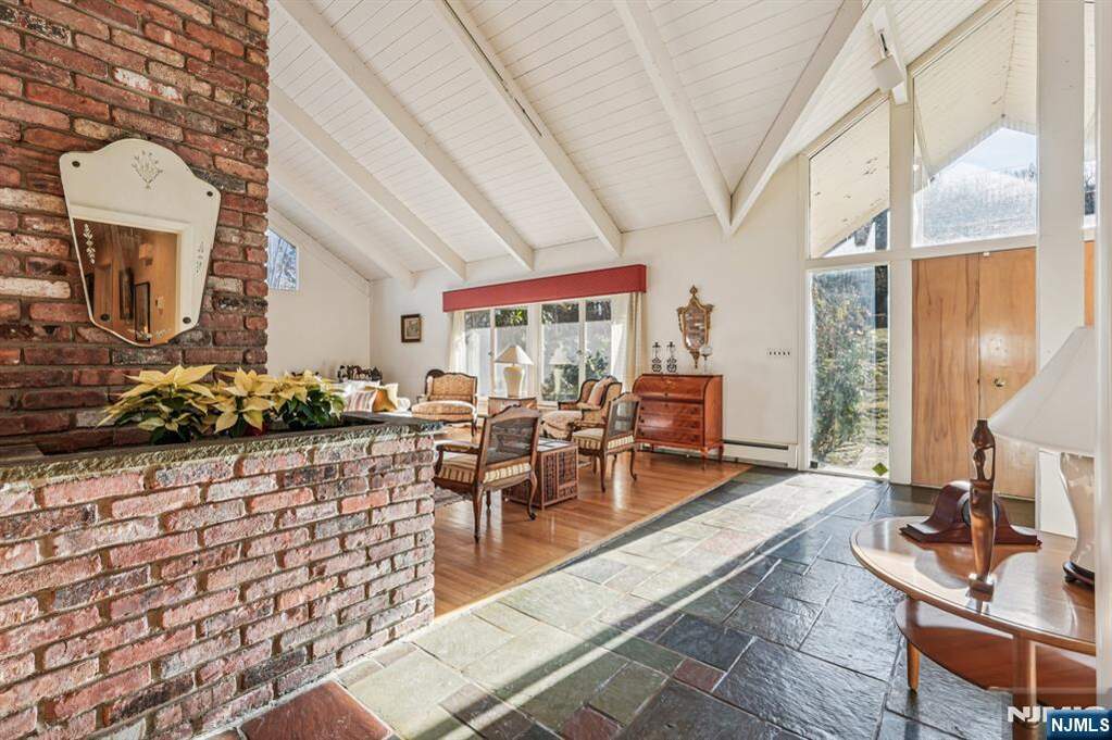 4 Bedroom Single Family Home/House's Image 3