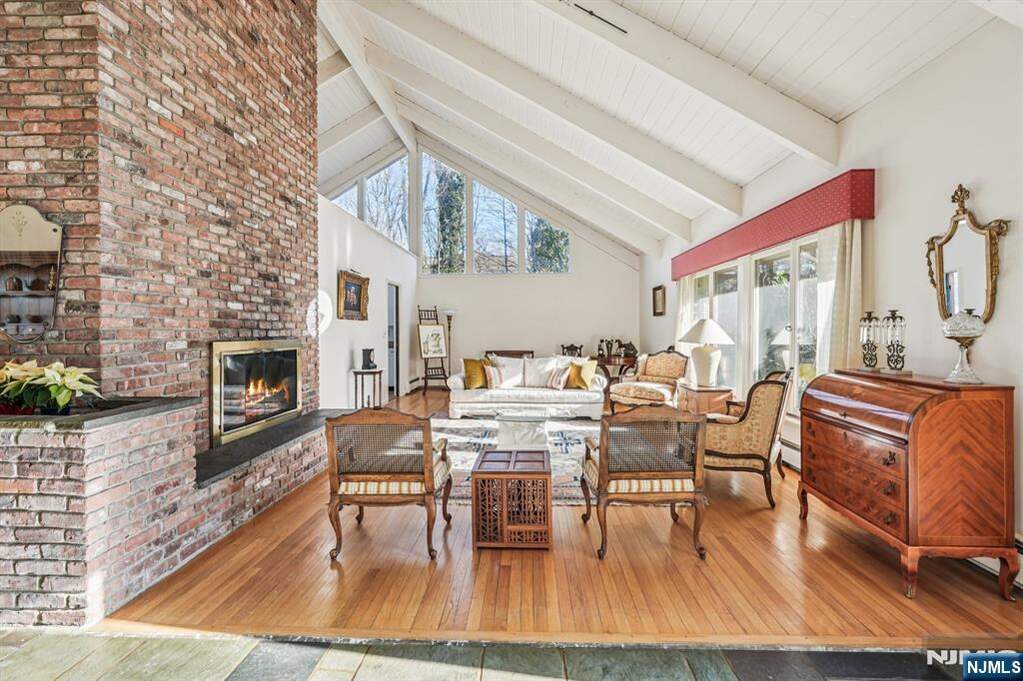4 Bedroom Single Family Home/House's Image 4