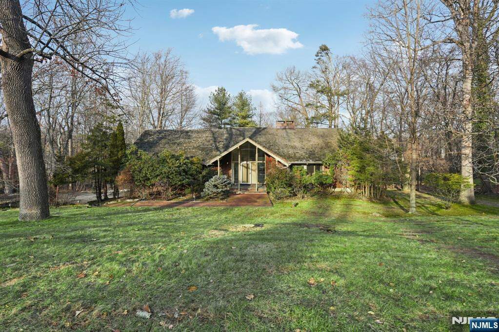 4 Bedroom Single Family Home/House's Image 5