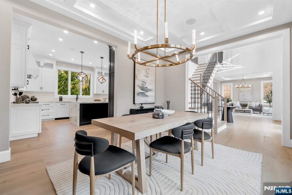 6 Bedroom Single Family Home/House's Image 14