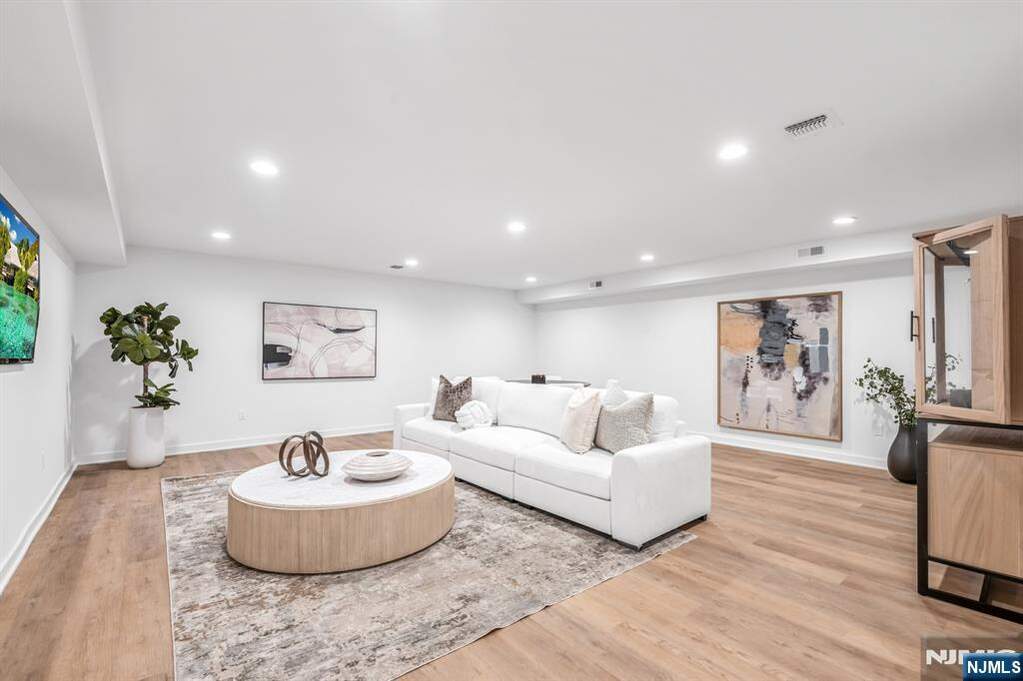 3 Bedroom Villa/Townhouse's Image 29
