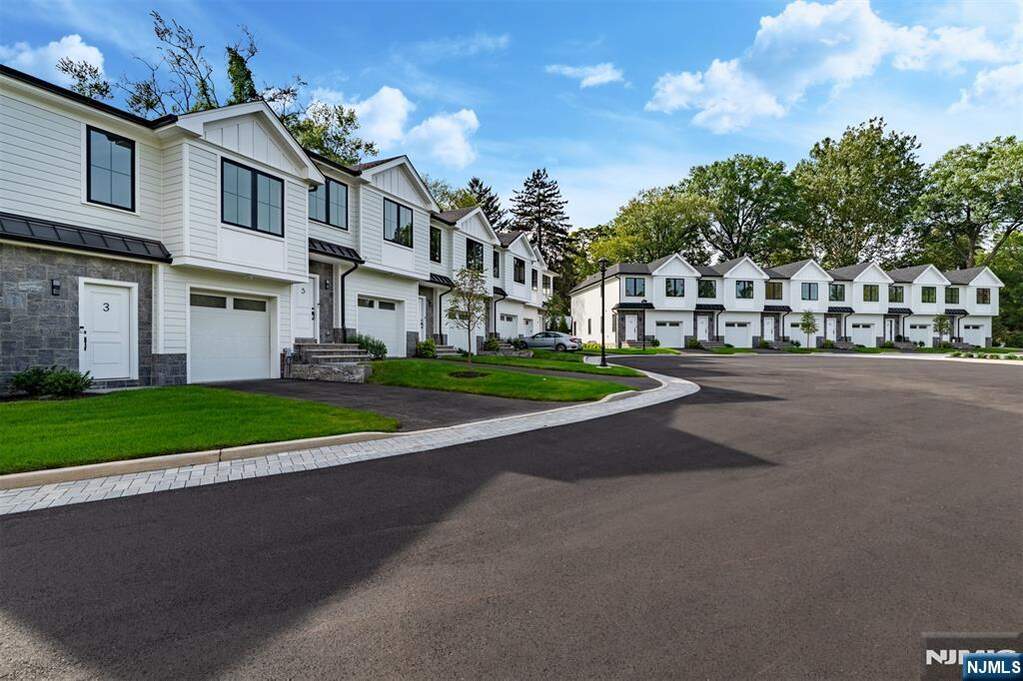 3 Bedroom Villa/Townhouse's Image 33