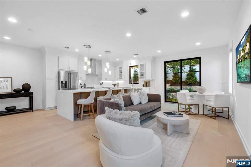 3 Bedroom Villa/Townhouse's Image 6