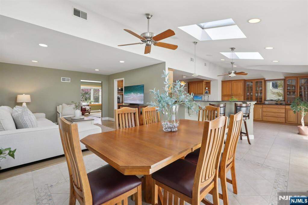 4 Bedroom Single Family Home/House's Image 7