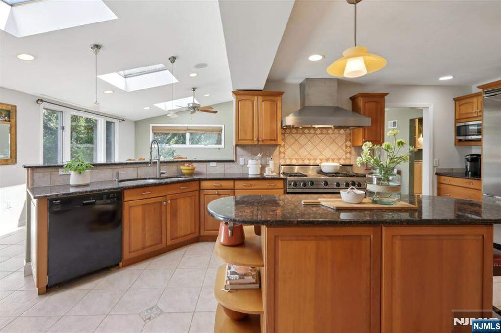 4 Bedroom Single Family Home/House's Image 10