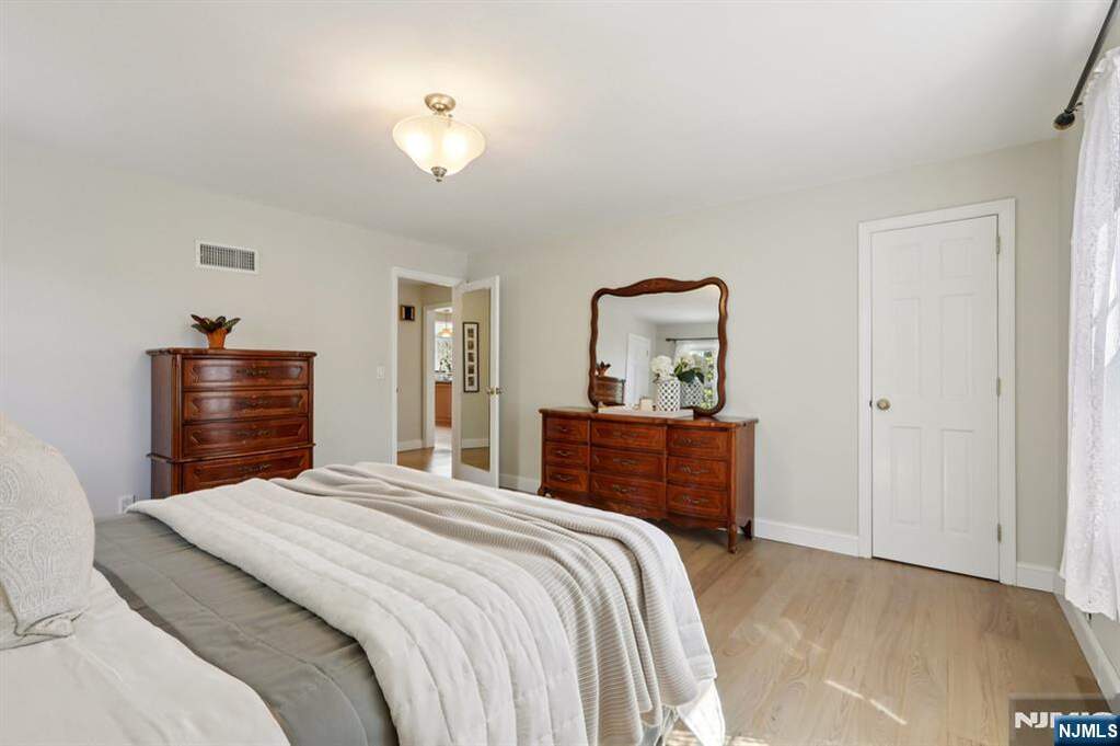 4 Bedroom Single Family Home/House's Image 15