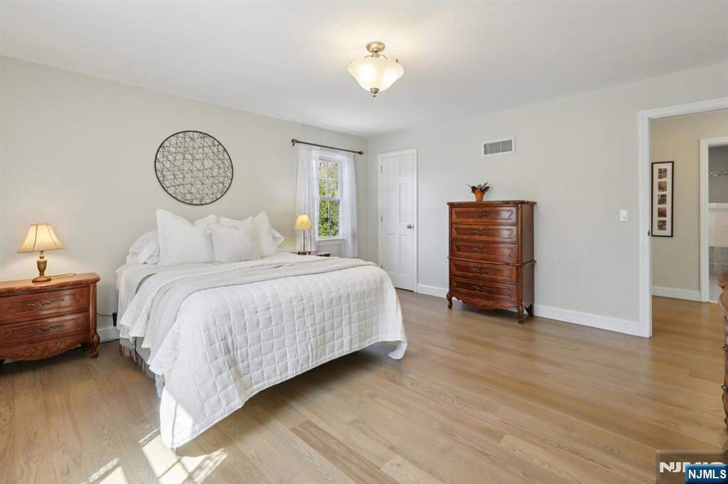 4 Bedroom Single Family Home/House's Image 16