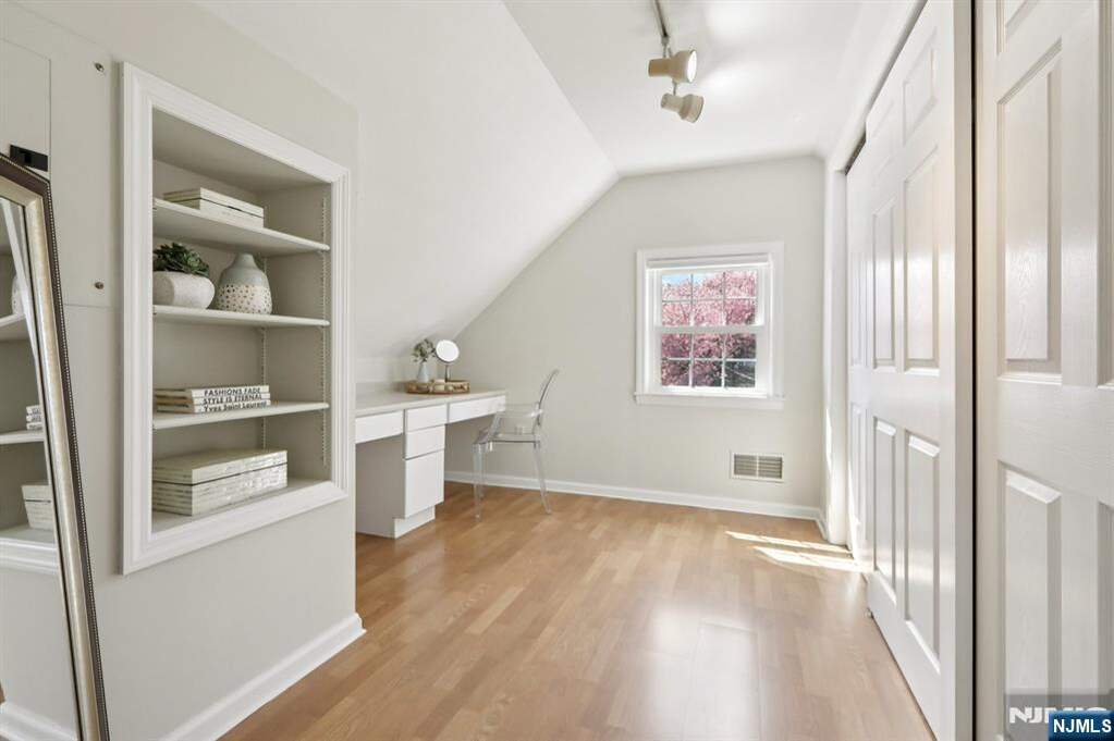 4 Bedroom Single Family Home/House's Image 18