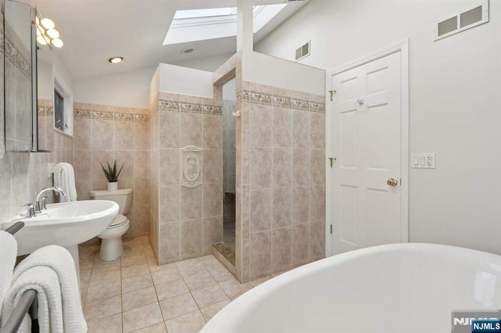 4 Bedroom Single Family Home/House's Image 21