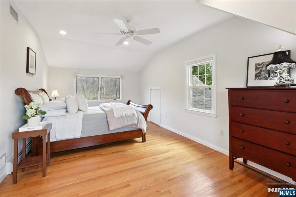 4 Bedroom Single Family Home/House's Image 22