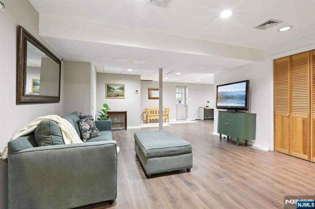 4 Bedroom Single Family Home/House's Image 23