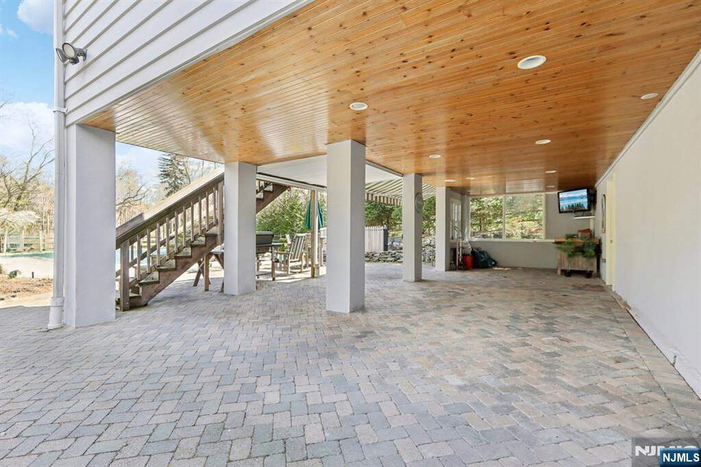 4 Bedroom Single Family Home/House's Image 31