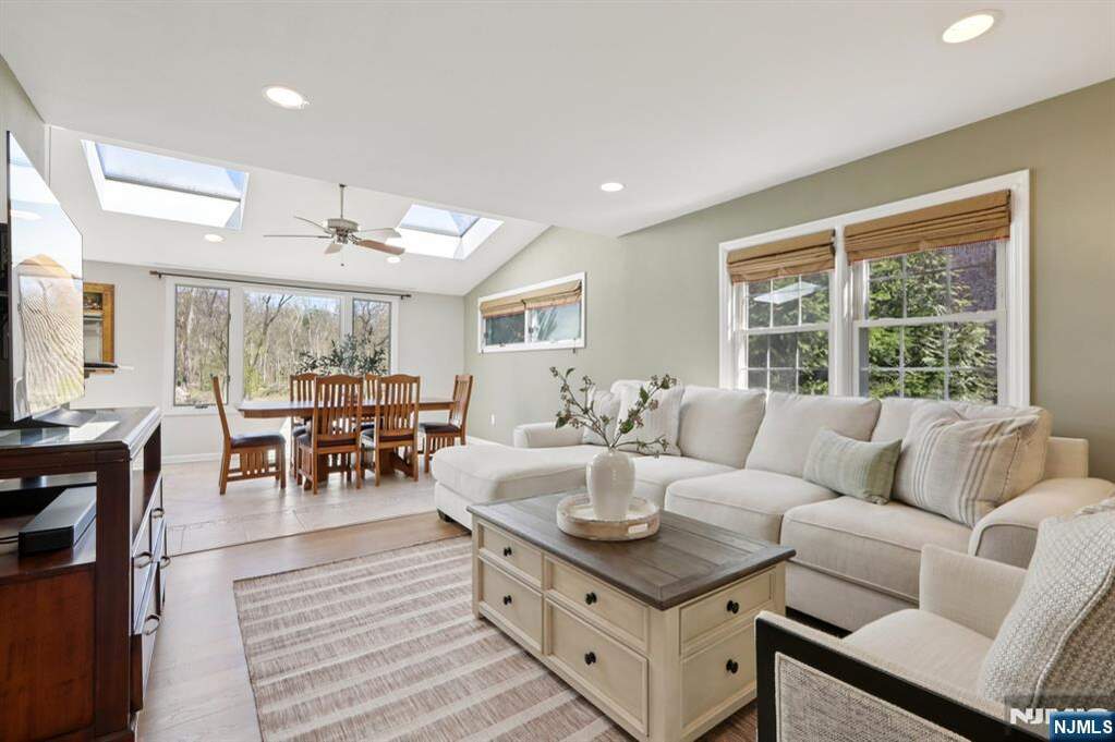 4 Bedroom Single Family Home/House's Image 5