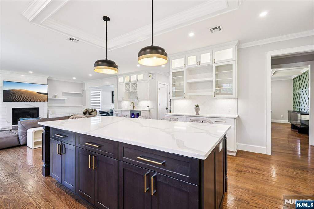 5 Bedroom Single Family Home/House's Image 14