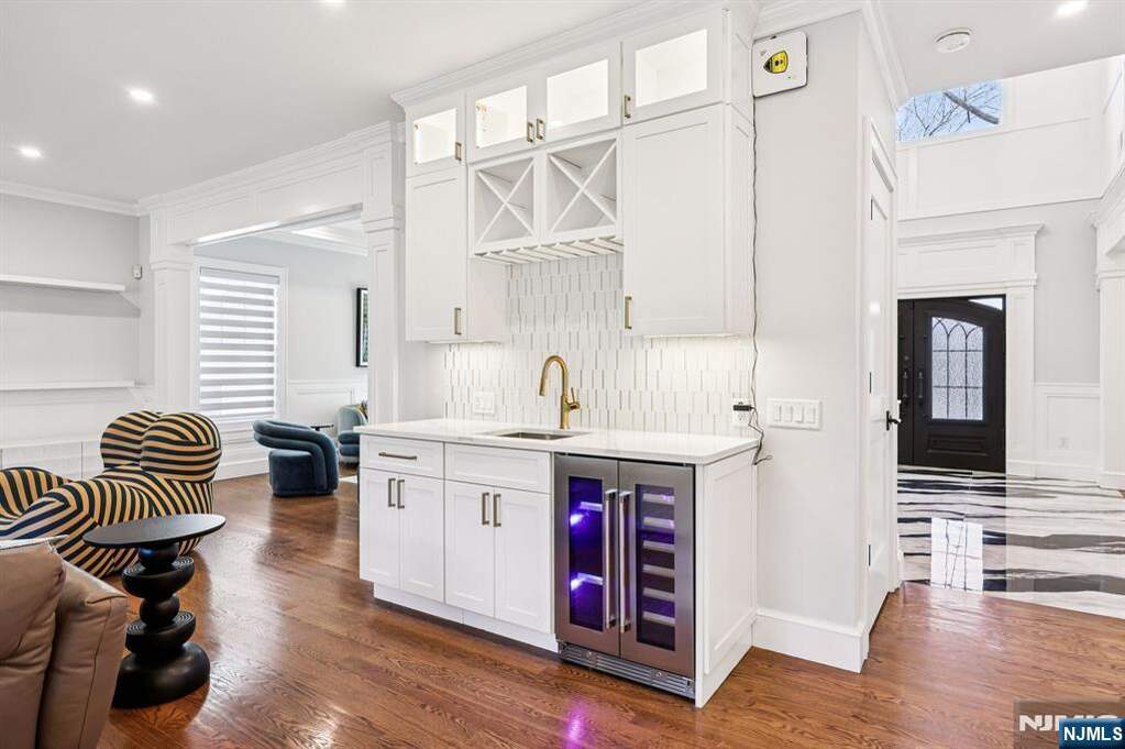 5 Bedroom Single Family Home/House's Image 16