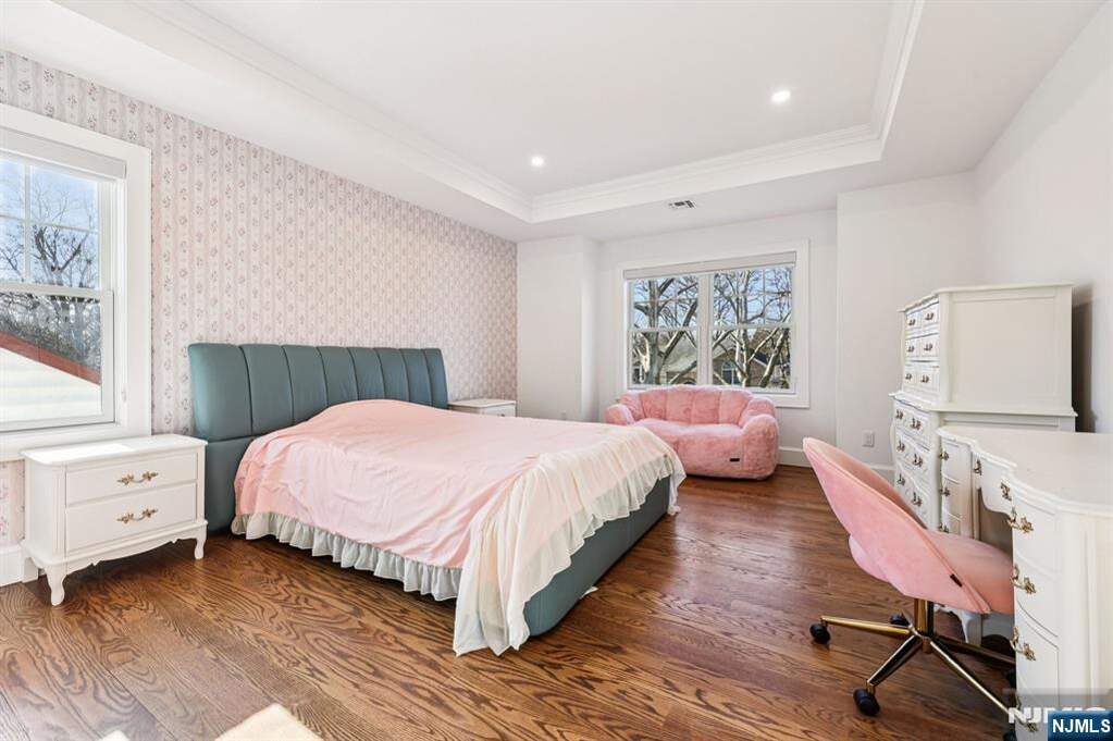 5 Bedroom Single Family Home/House's Image 22