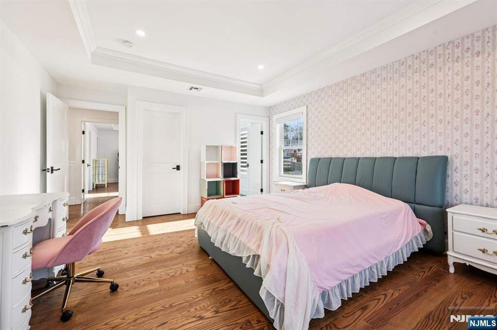 5 Bedroom Single Family Home/House's Image 23