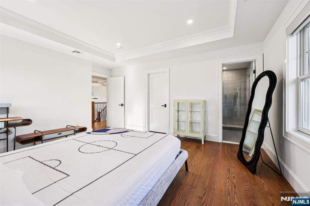 5 Bedroom Single Family Home/House's Image 26