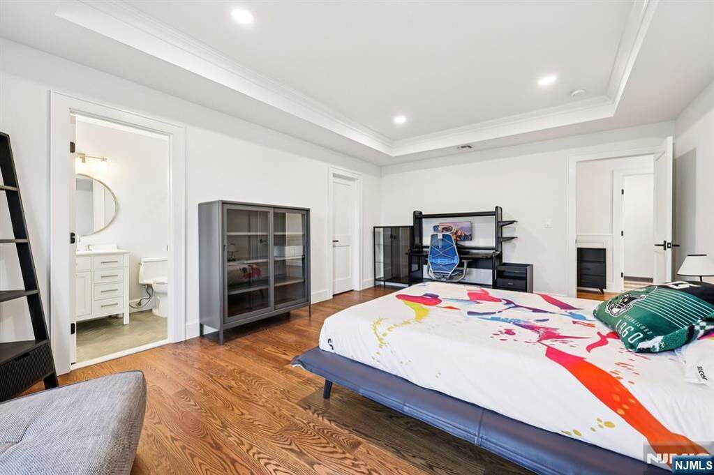 5 Bedroom Single Family Home/House's Image 30