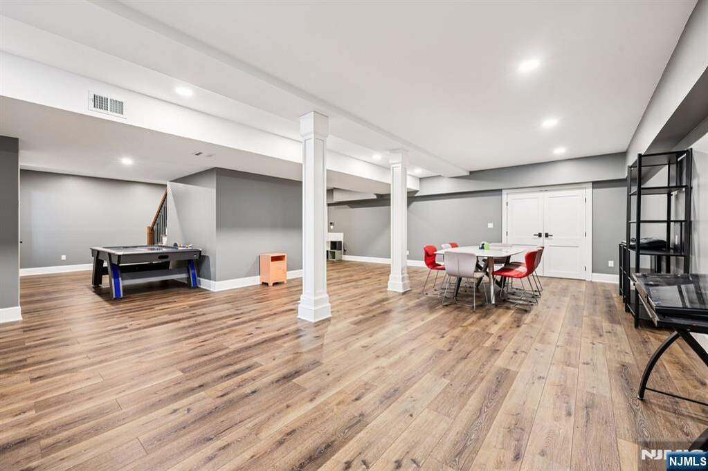 5 Bedroom Single Family Home/House's Image 39
