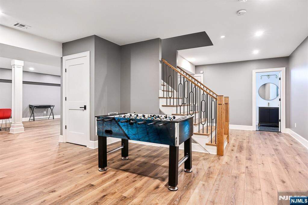 5 Bedroom Single Family Home/House's Image 40