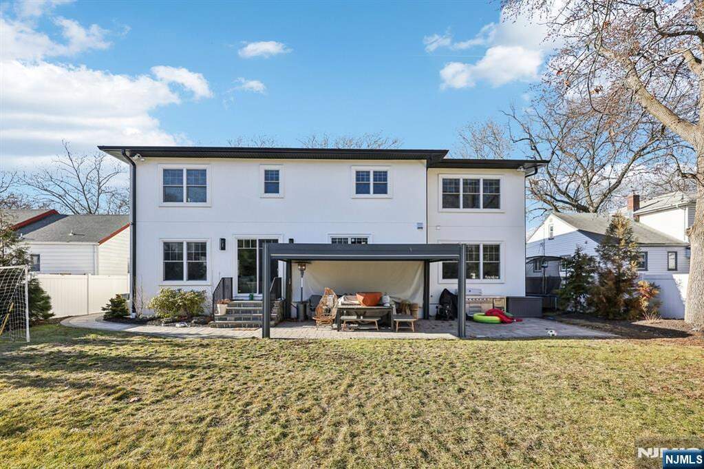 5 Bedroom Single Family Home/House's Image 46