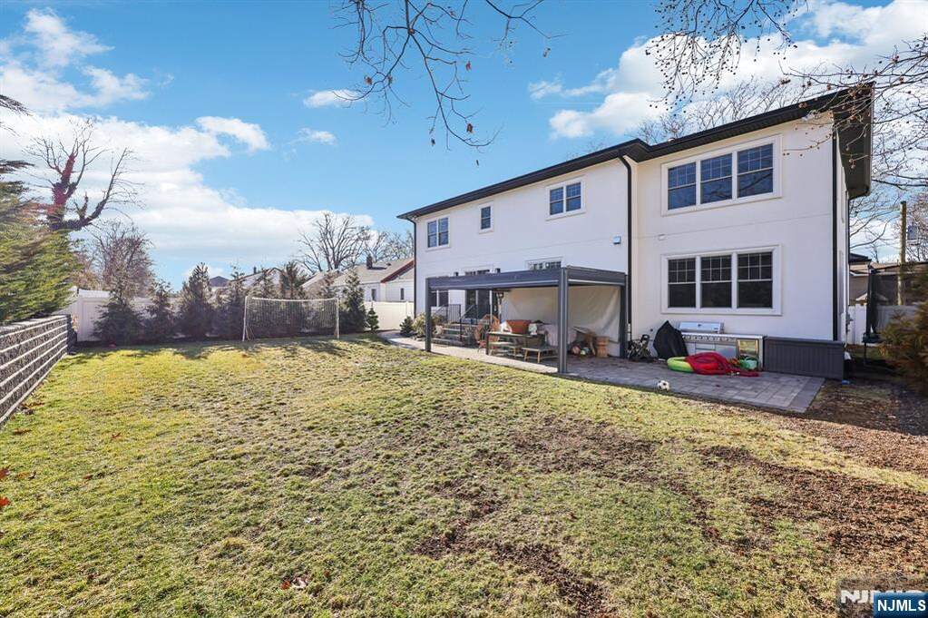 5 Bedroom Single Family Home/House's Image 47