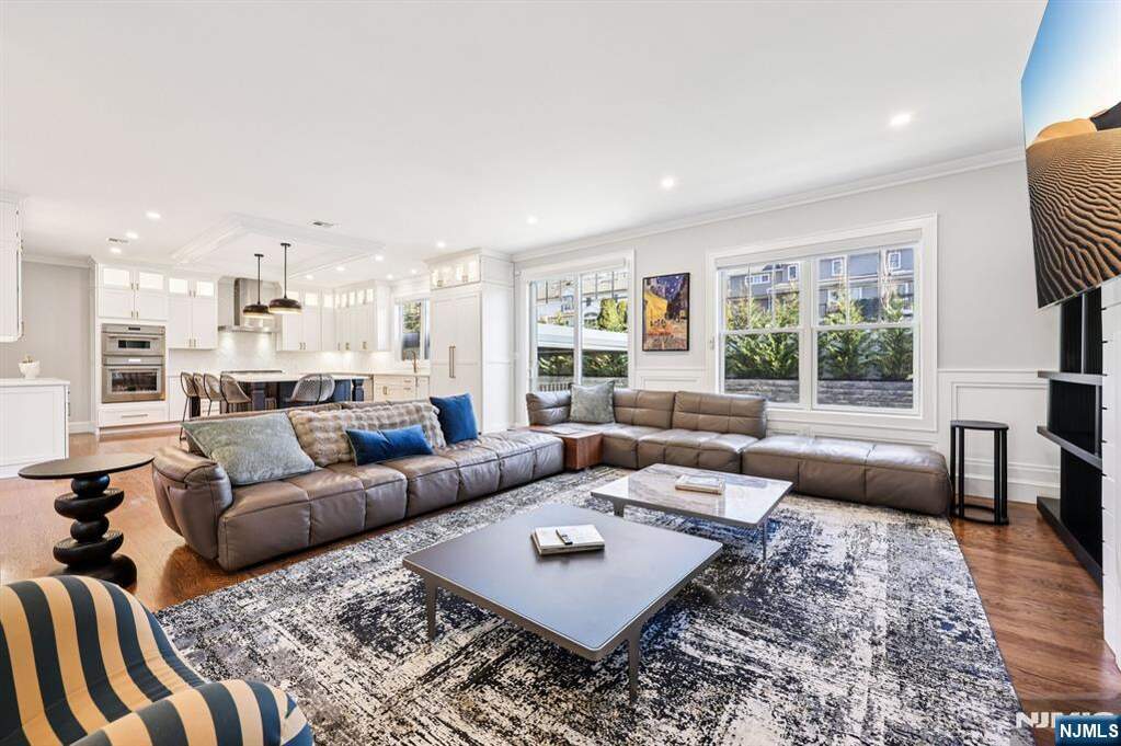5 Bedroom Single Family Home/House's Image 6