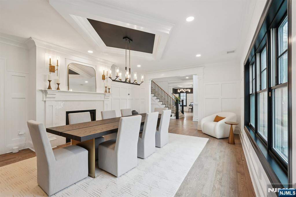 6 Bedroom Single Family Home/House's Image 11