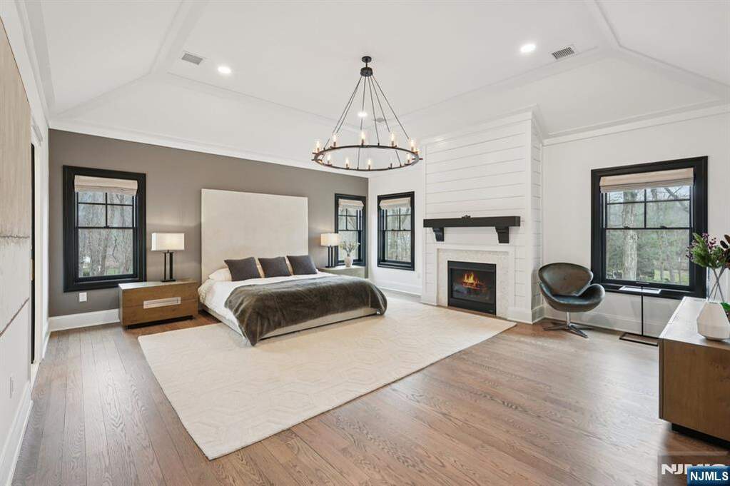 6 Bedroom Single Family Home/House's Image 26
