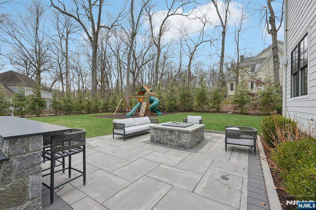 6 Bedroom Single Family Home/House's Image 41