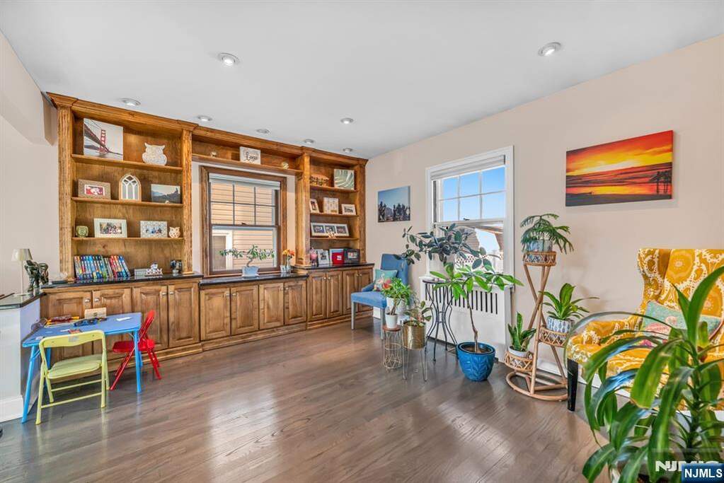 4 Bedroom Single Family Home/House's Image 11