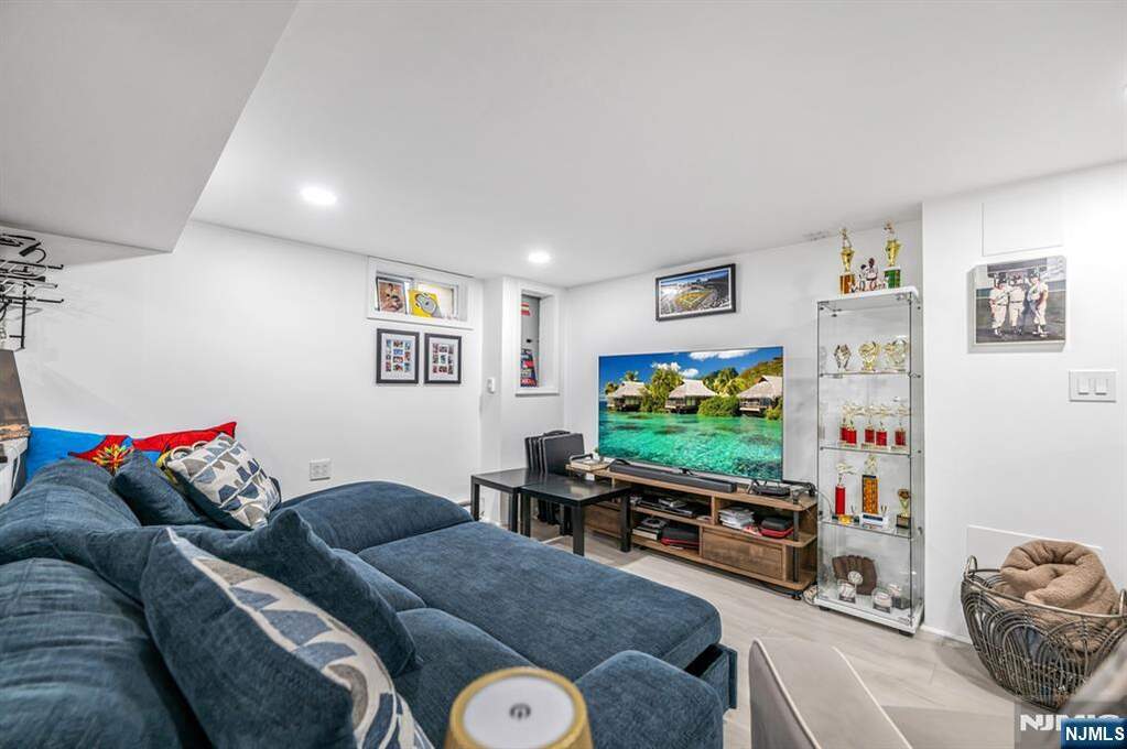 4 Bedroom Single Family Home/House's Image 28