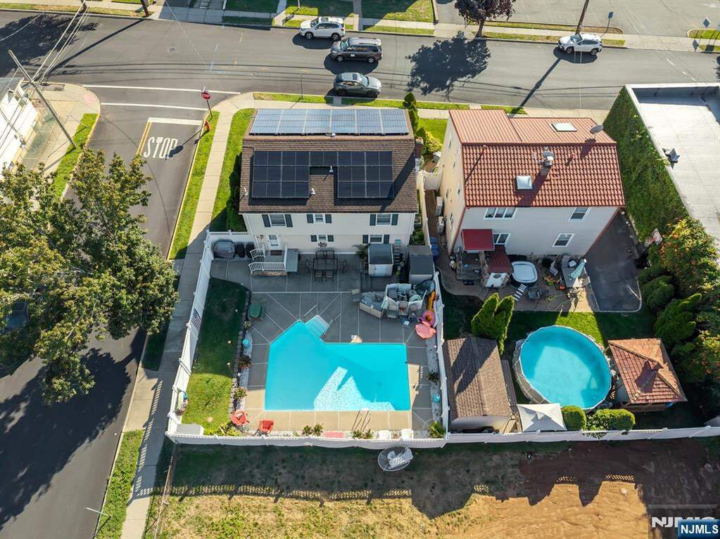 4 Bedroom Single Family Home/House's Image 34