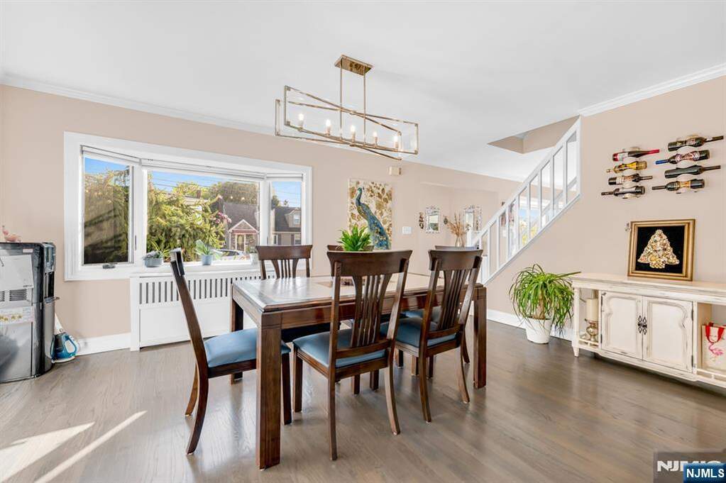 4 Bedroom Single Family Home/House's Image 4