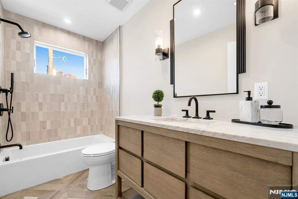 3 Bedroom Villa/Townhouse's Image 28