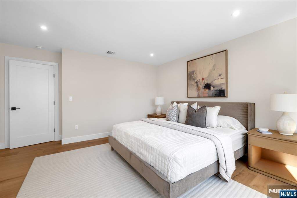 3 Bedroom Villa/Townhouse's Image 32