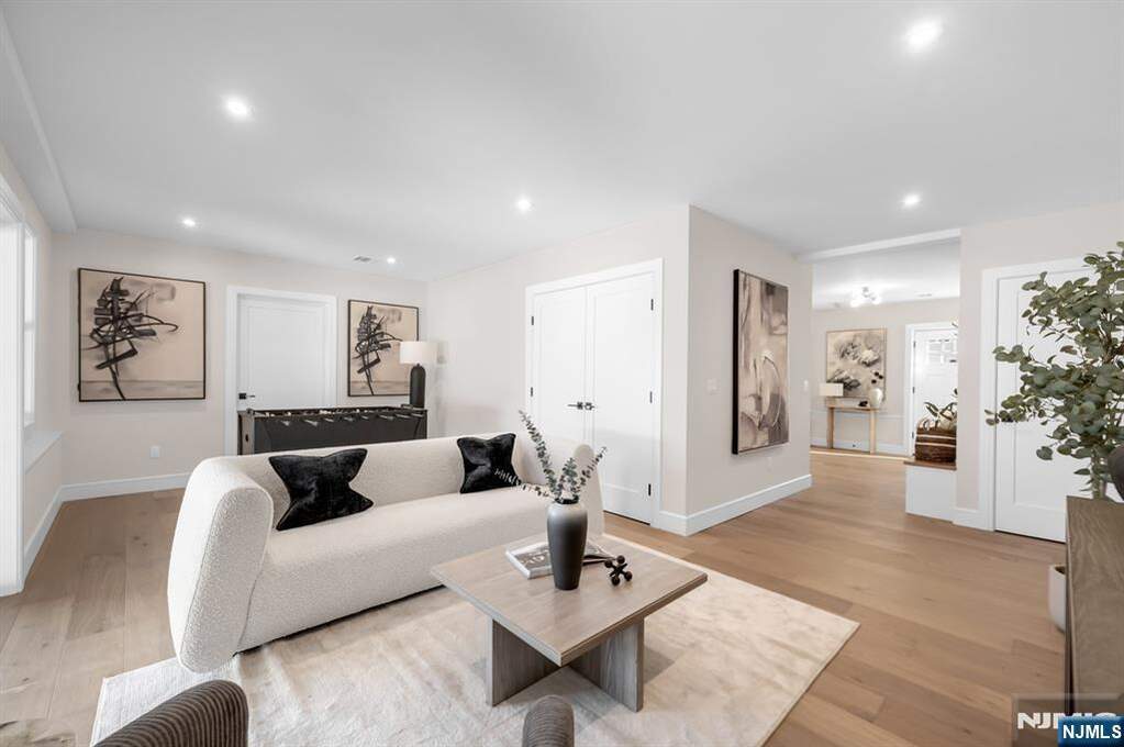 3 Bedroom Villa/Townhouse's Image 38