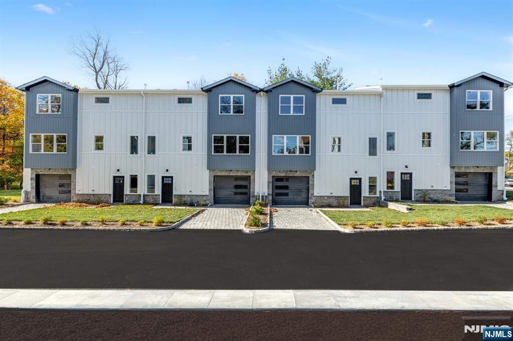 3 Bedroom Villa/Townhouse's Image 42