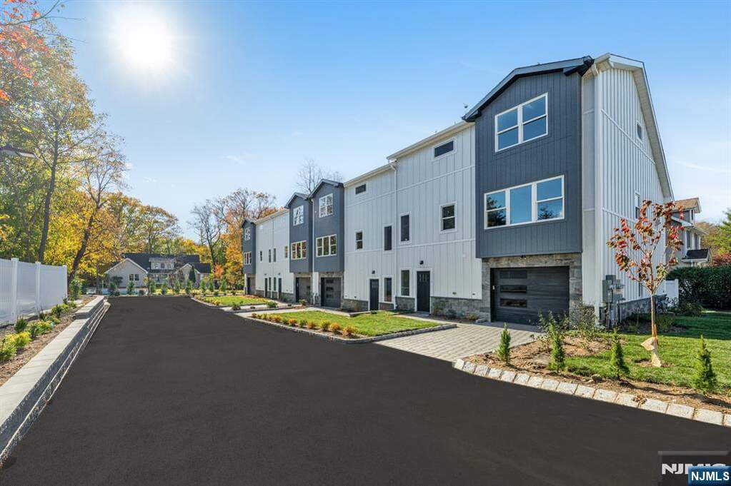 3 Bedroom Villa/Townhouse's Image 44