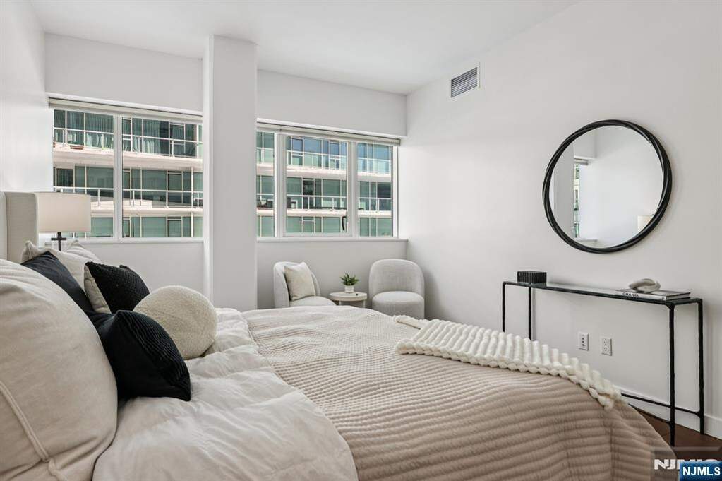 1 Bedroom Apartment/Flat's Image 13