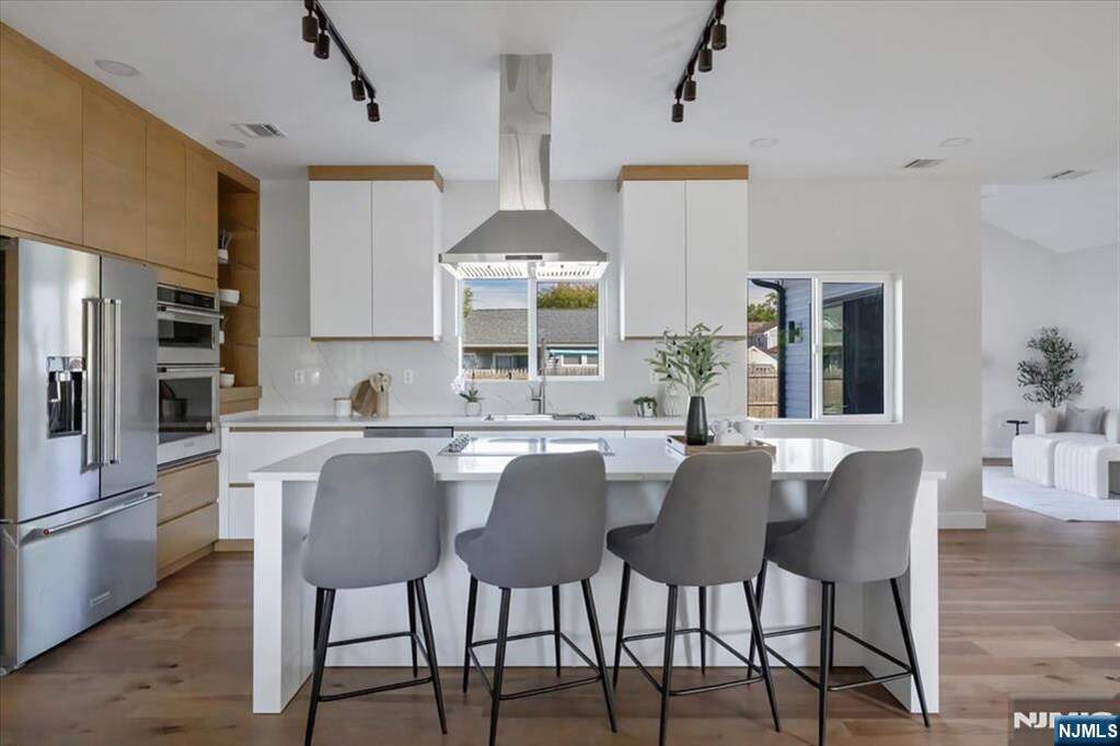 5 Bedroom Single Family Home/House's Image 8