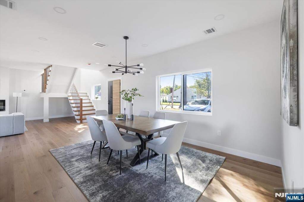 5 Bedroom Single Family Home/House's Image 11